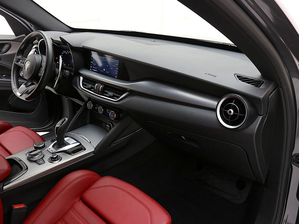 Alfa Romeo Stelvio 2023