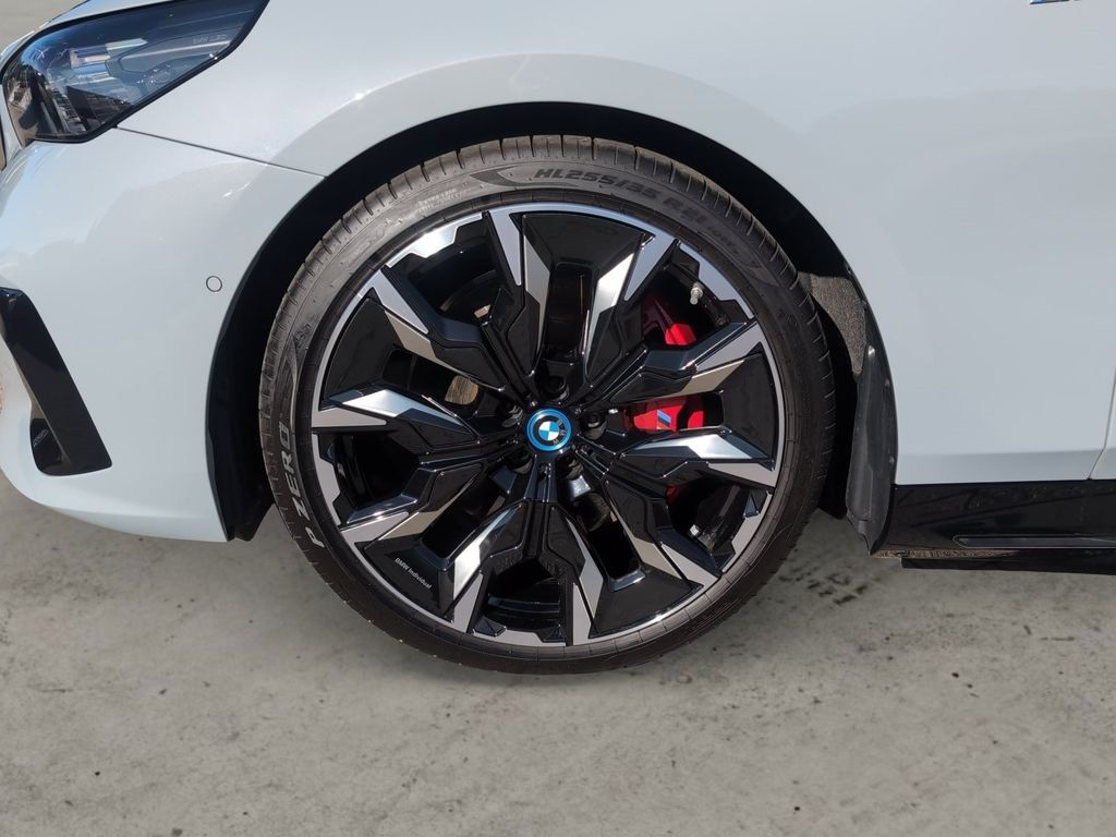 BMW i5 2024