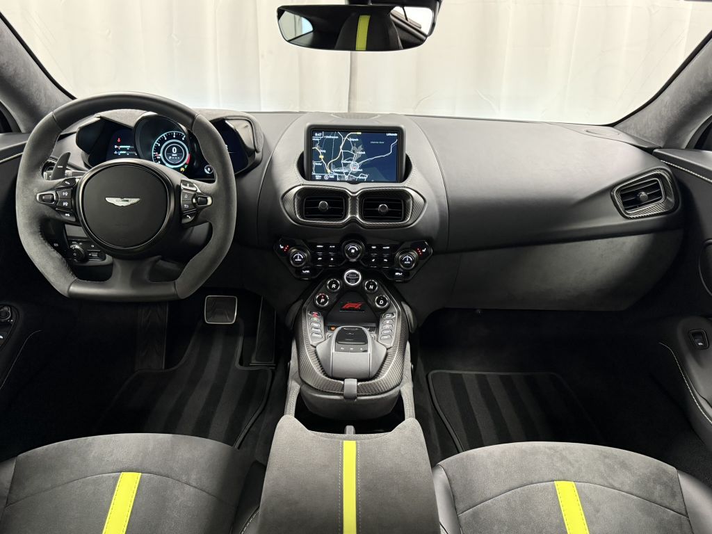 Aston Martin V8 Vantage 2022