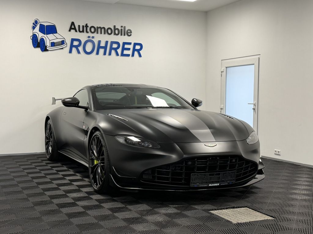 Aston Martin V8 Vantage 2022