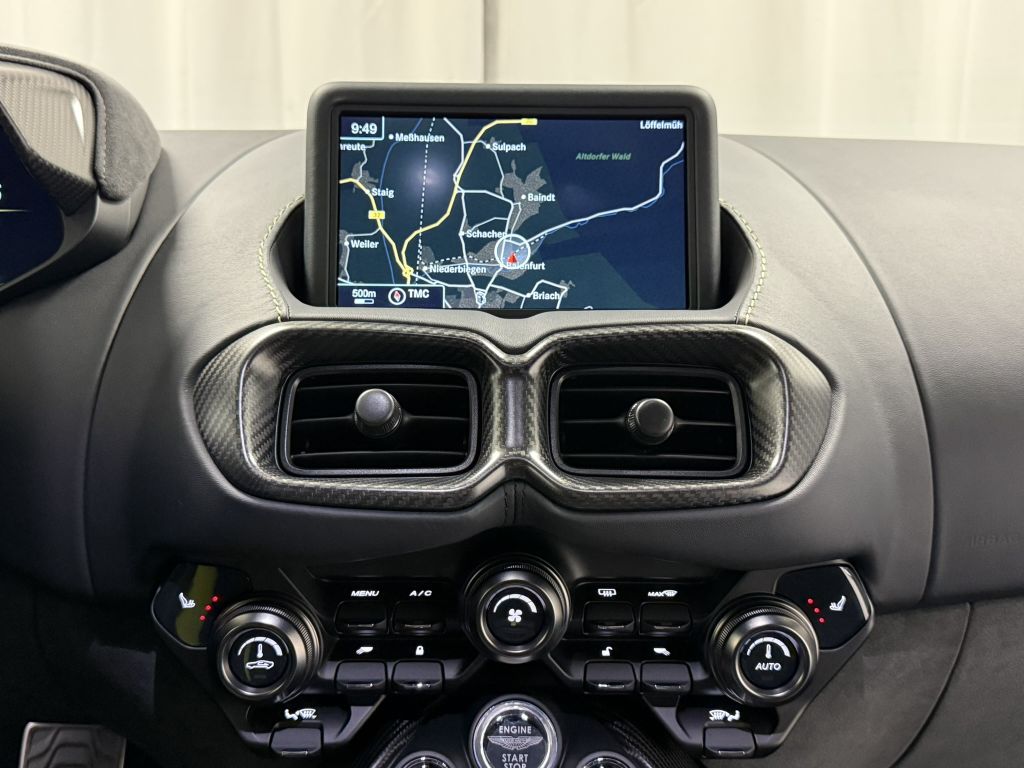 Aston Martin V8 Vantage 2022
