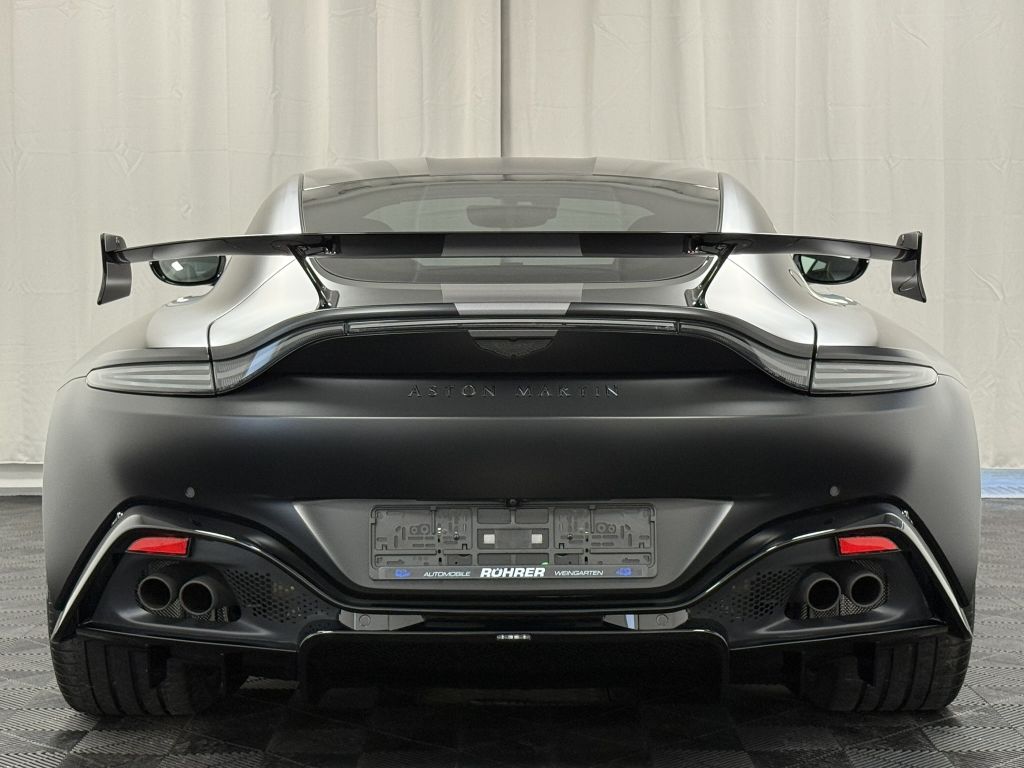 Aston Martin V8 Vantage 2022