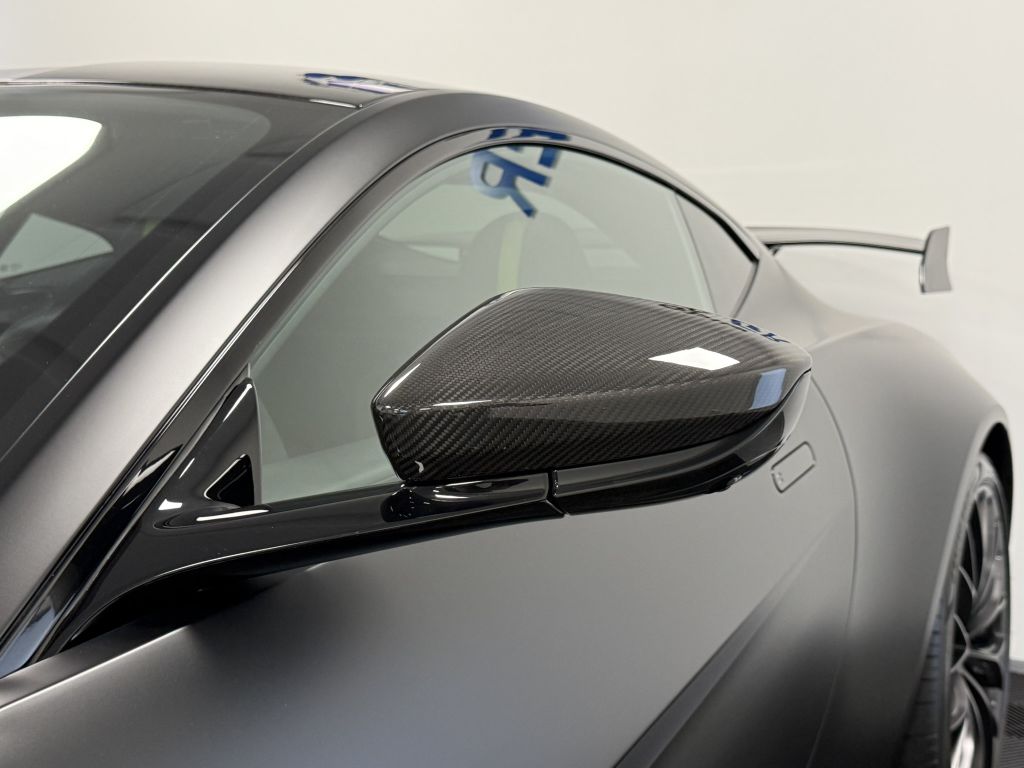 Aston Martin V8 Vantage 2022