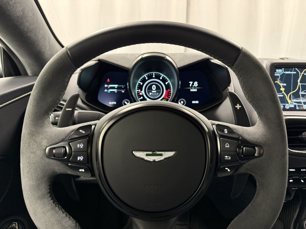 Aston Martin V8 Vantage 2022