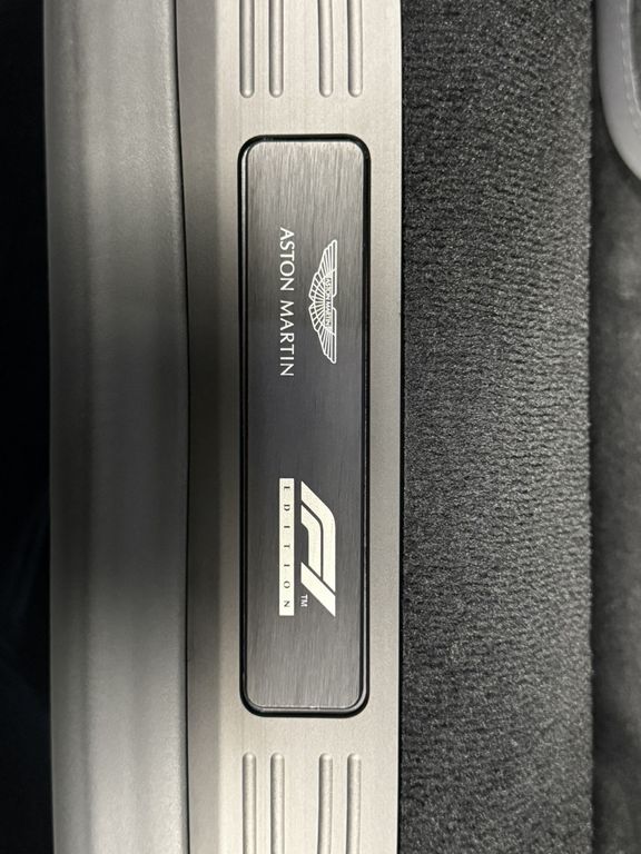 Aston Martin V8 Vantage 2022