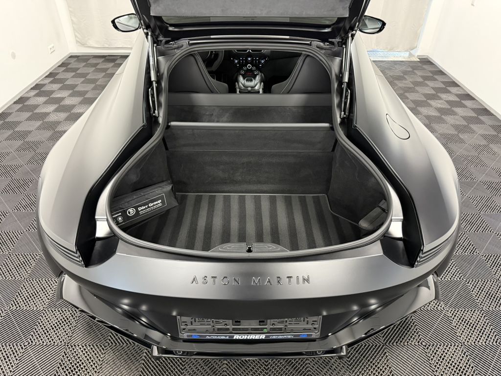 Aston Martin V8 Vantage 2022