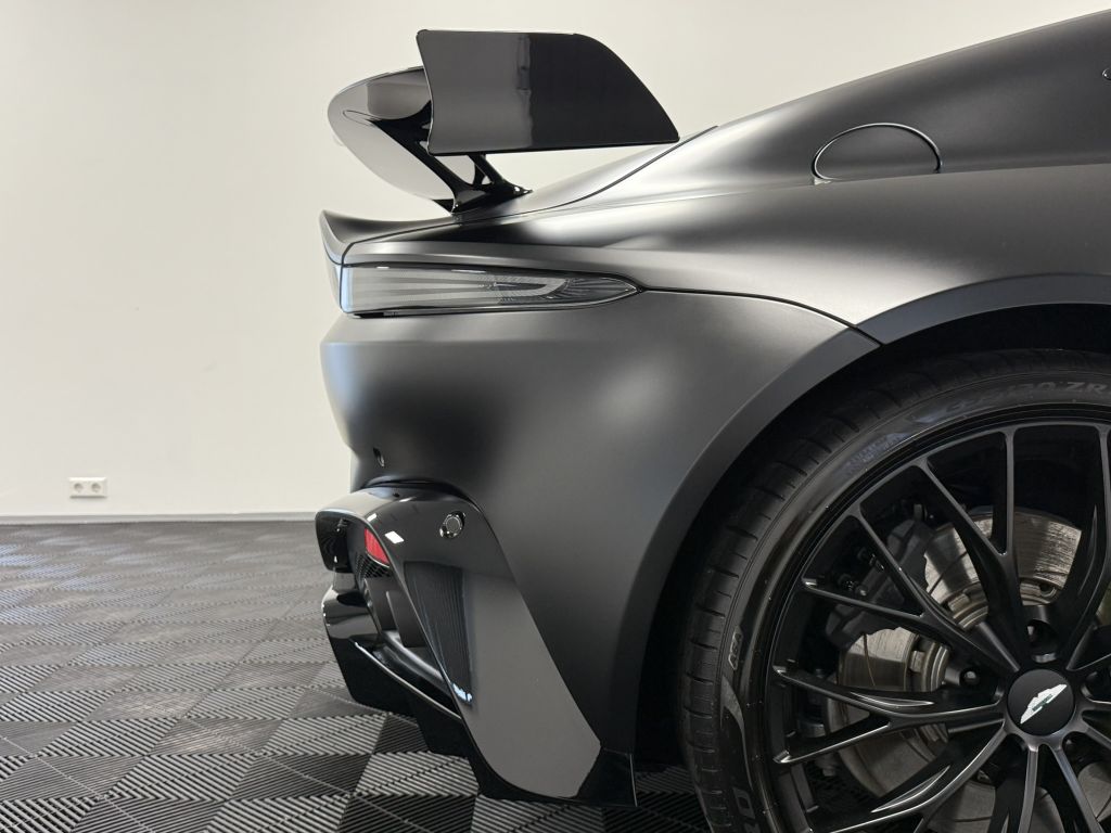 Aston Martin V8 Vantage 2022