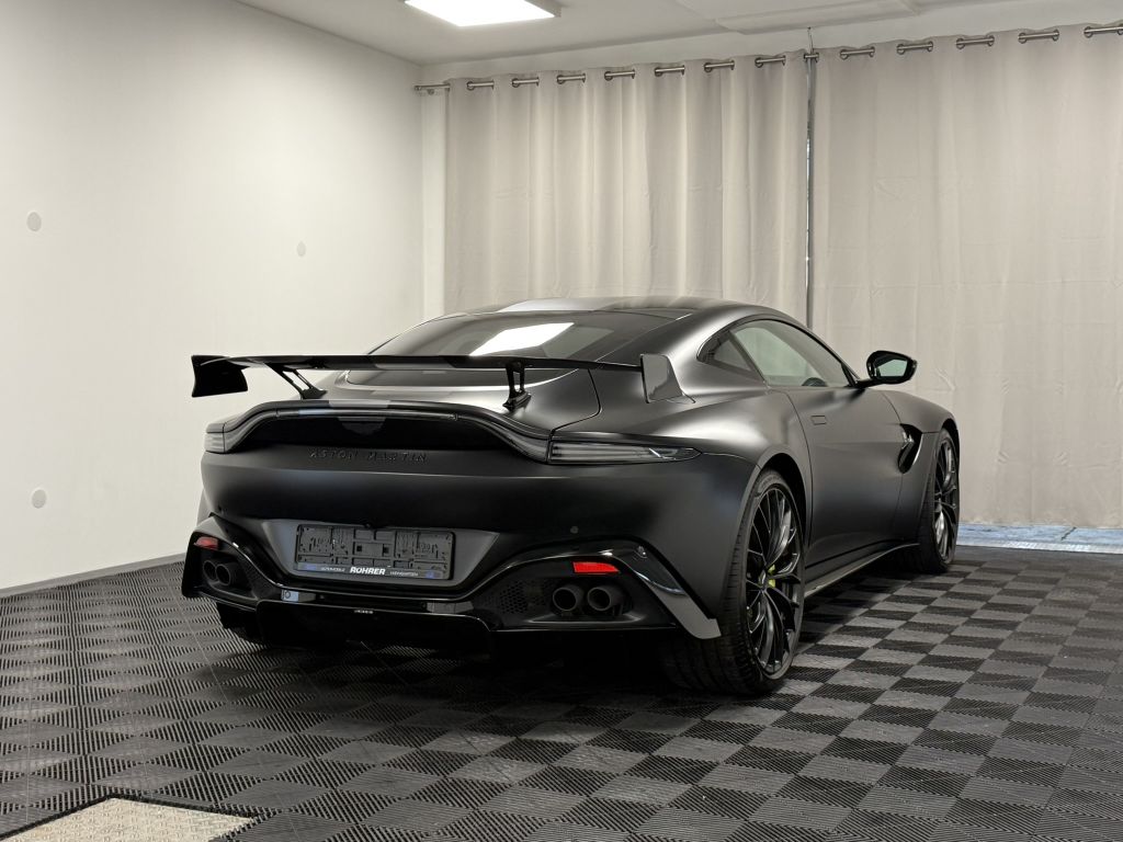 Aston Martin V8 Vantage 2022