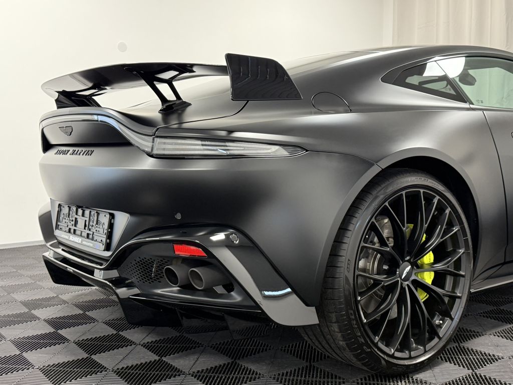Aston Martin V8 Vantage 2022