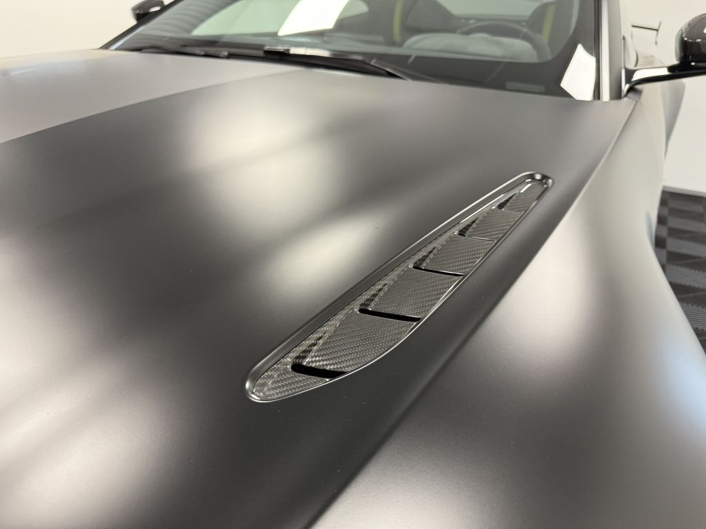 Aston Martin V8 Vantage 2022