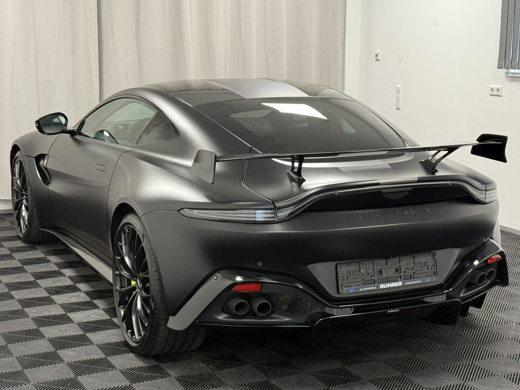 Aston Martin V8 Vantage 2022