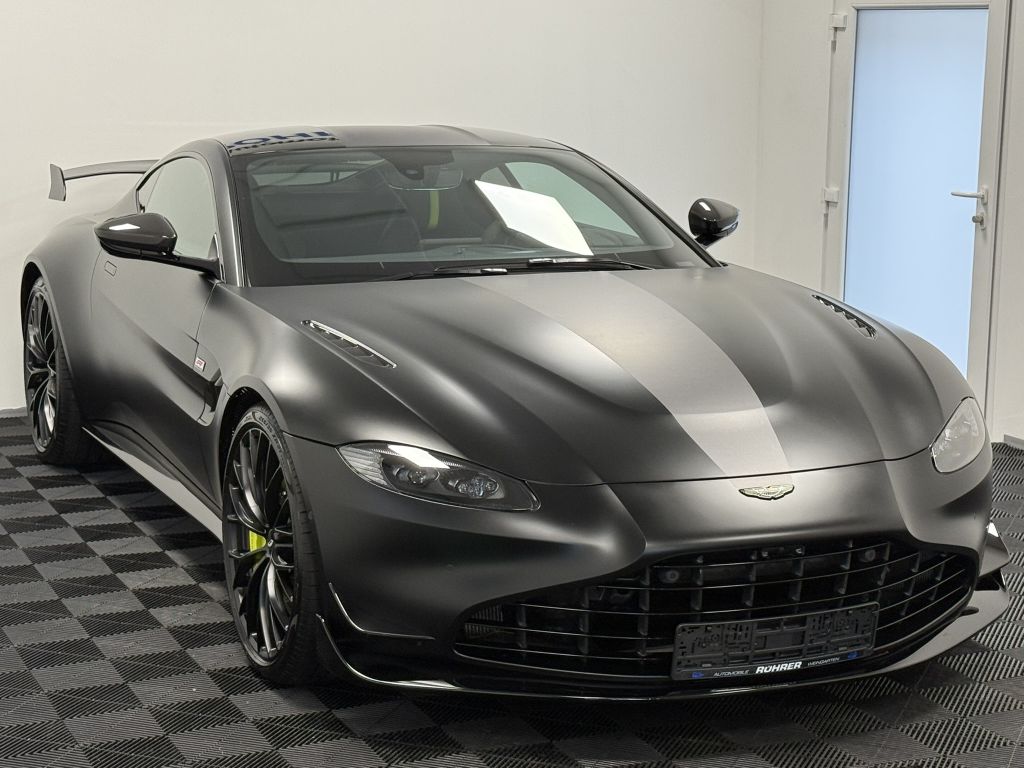Aston Martin V8 Vantage 2022