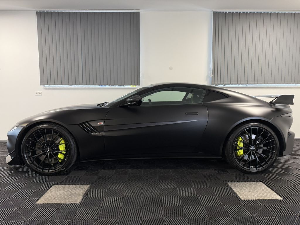 Aston Martin V8 Vantage 2022