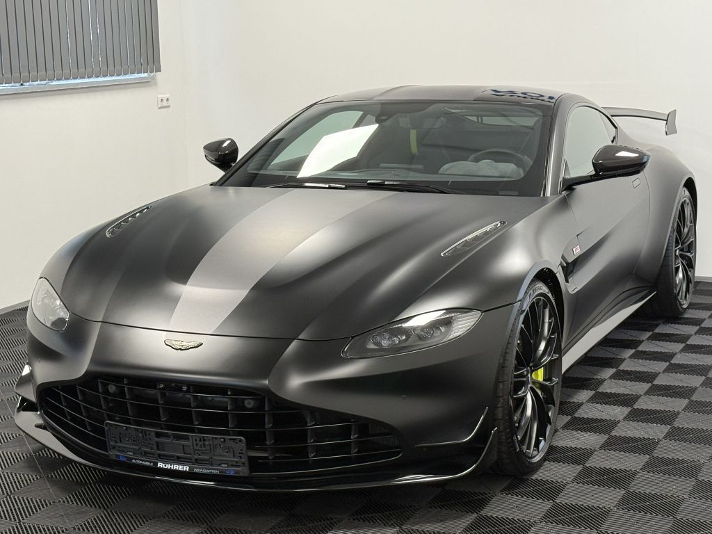 Aston Martin V8 Vantage 2022