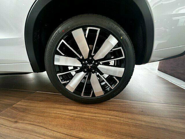 Mitsubishi Plug-in Hybrid Outlander 2025