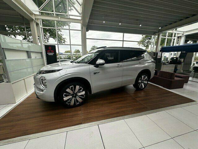 Mitsubishi Plug-in Hybrid Outlander 2025