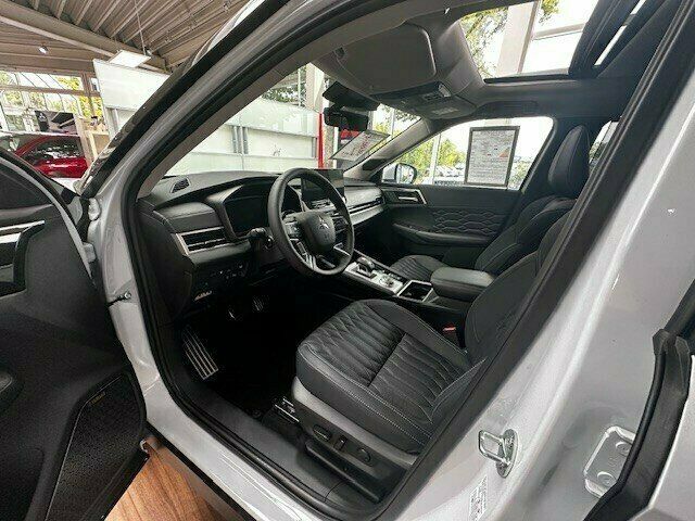 Mitsubishi Plug-in Hybrid Outlander 2025