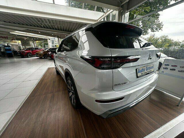 Mitsubishi Plug-in Hybrid Outlander 2025