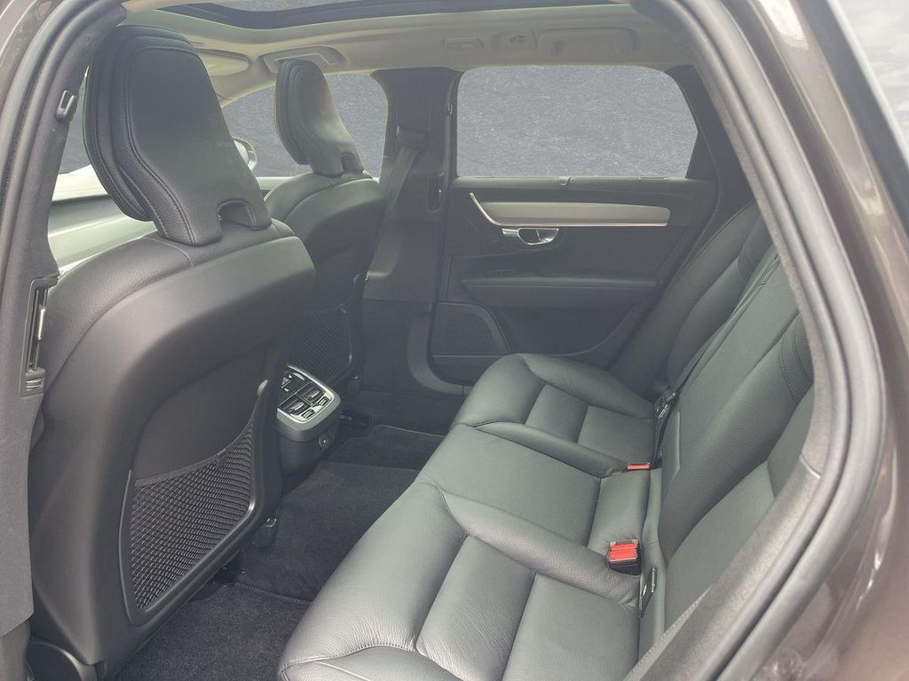Volvo V90 2022