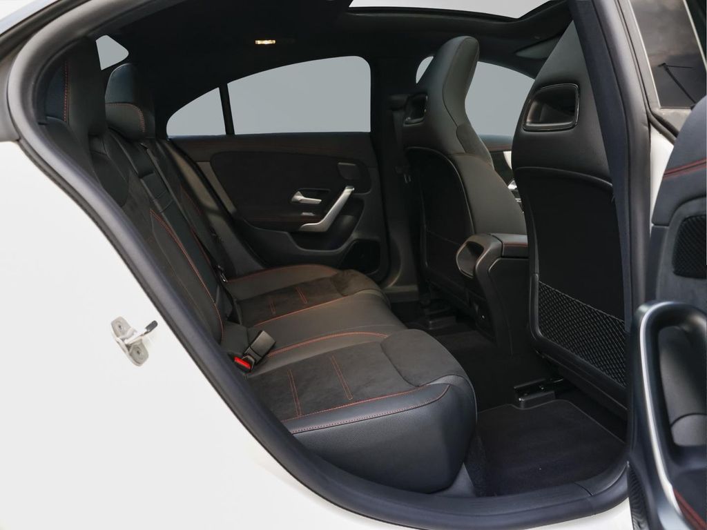 Mercedes-Benz CLA 200 2025