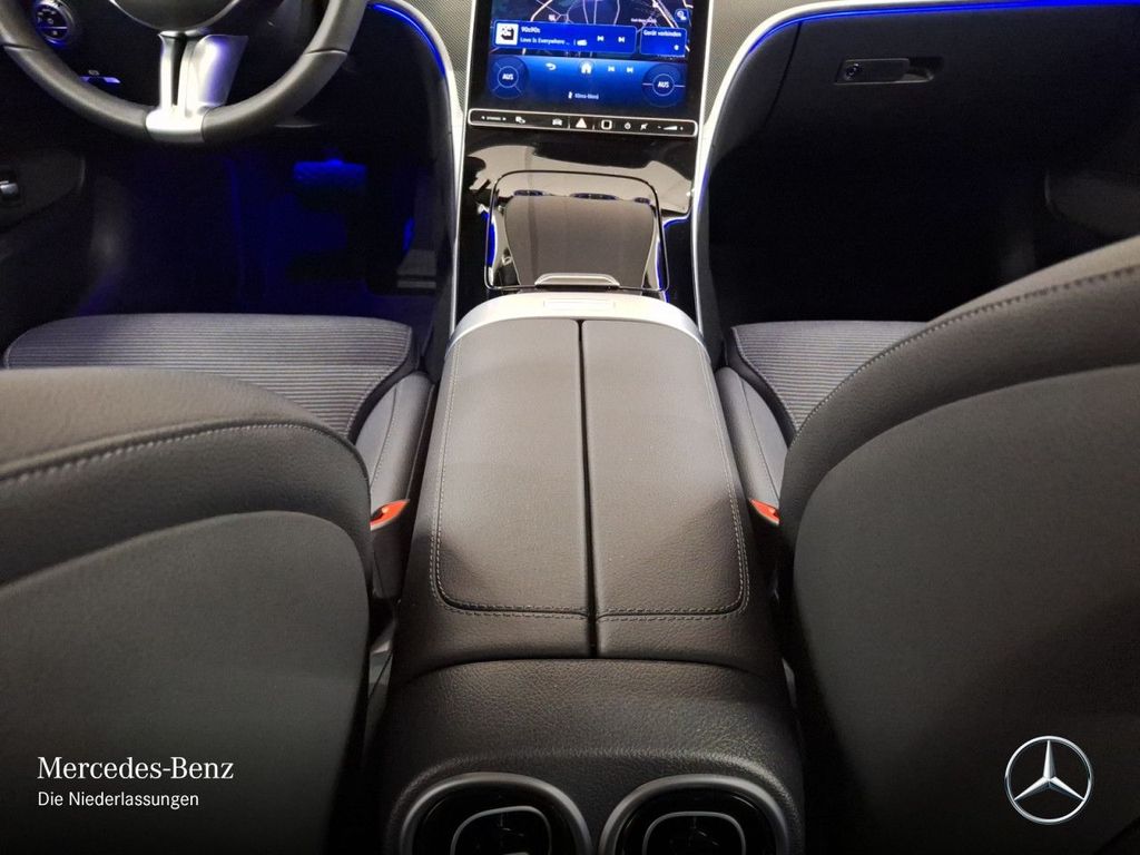 Mercedes-Benz C 200 2025