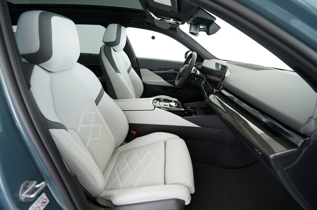 BMW i5 2024