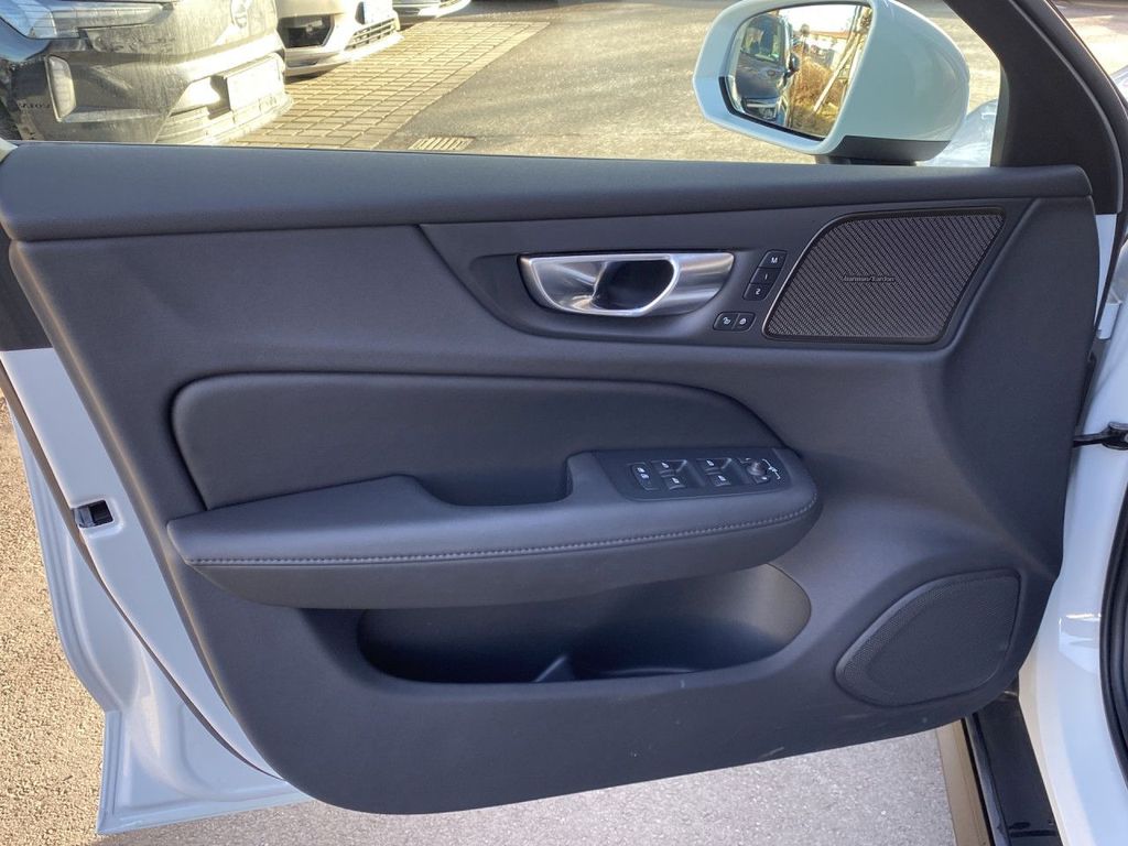 Volvo V60 Cross Country 2024