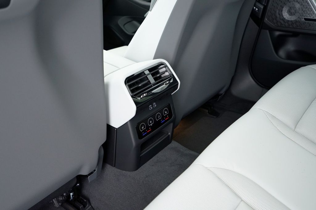 BMW i5 2024
