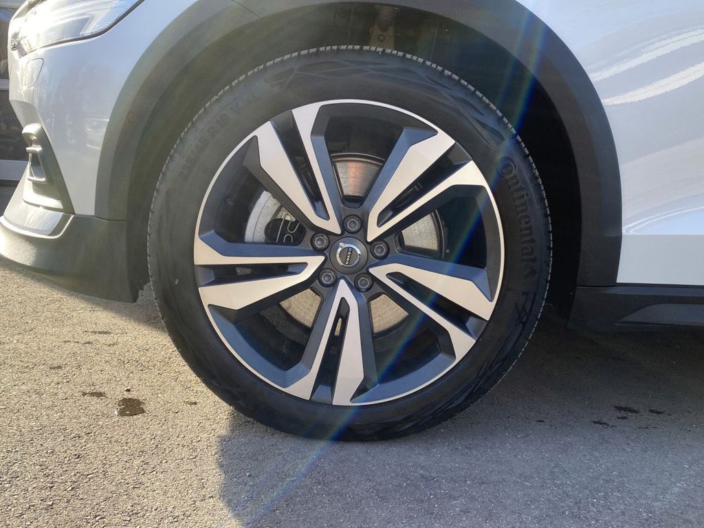 Volvo V60 Cross Country 2024