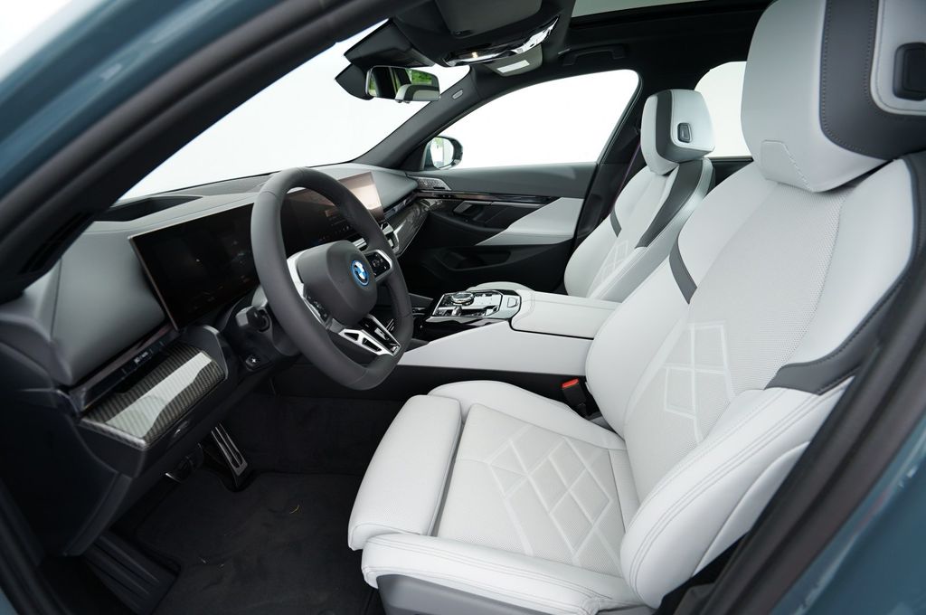 BMW i5 2024