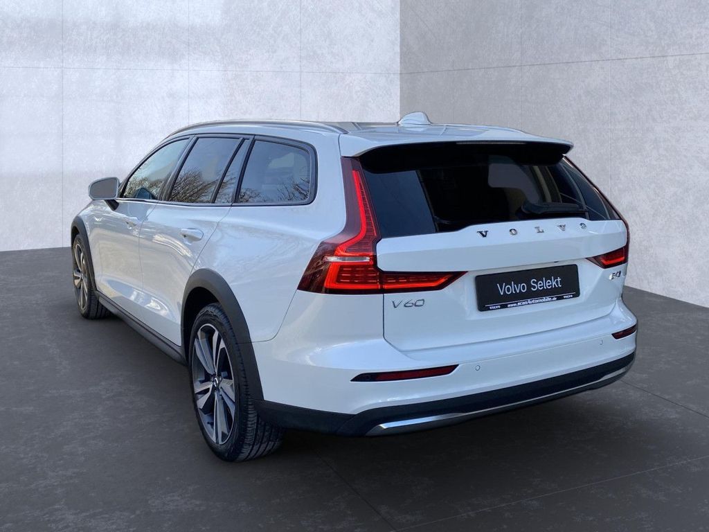 Volvo V60 Cross Country 2024