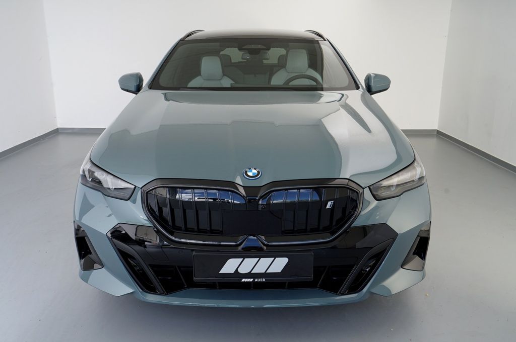 BMW i5 2024