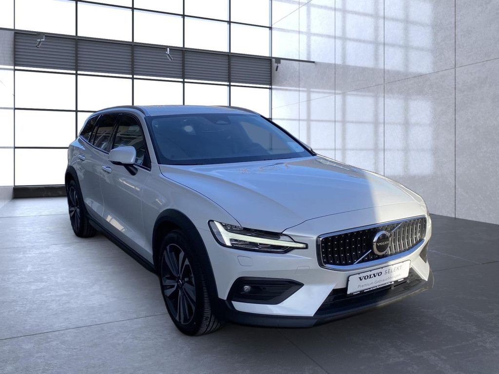 Volvo V60 Cross Country 2024