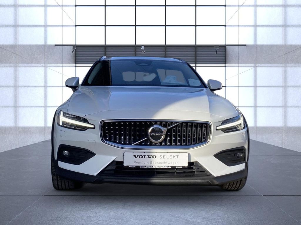 Volvo V60 Cross Country 2024