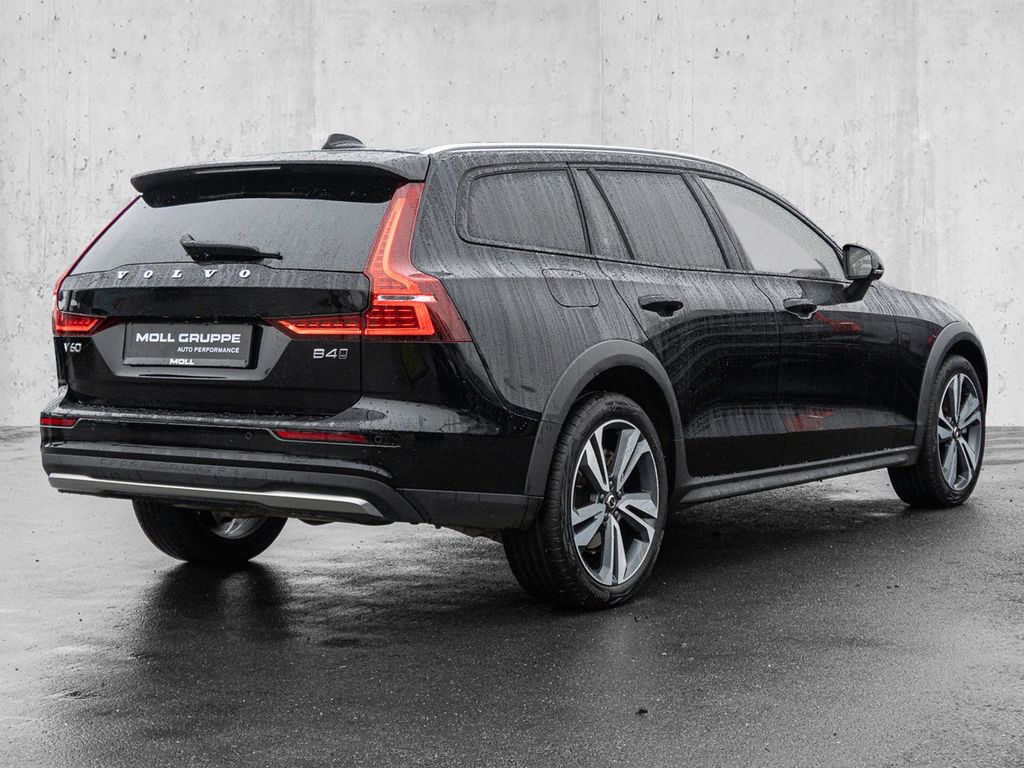 Volvo V60 Cross Country 2023