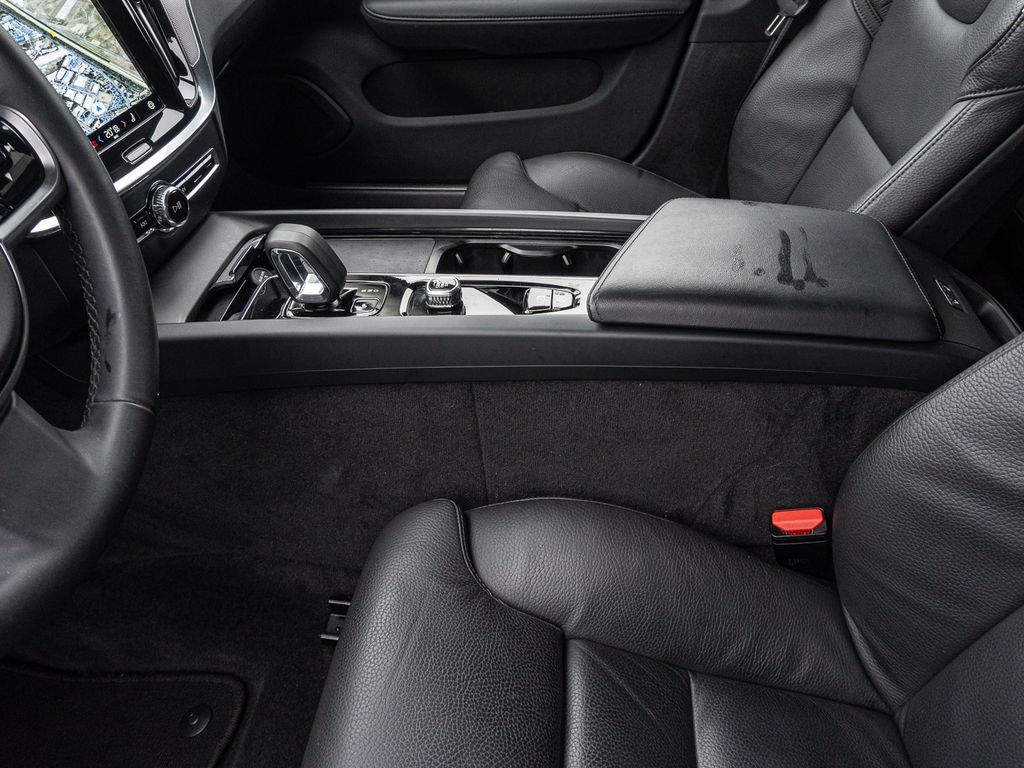 Volvo V60 Cross Country 2023