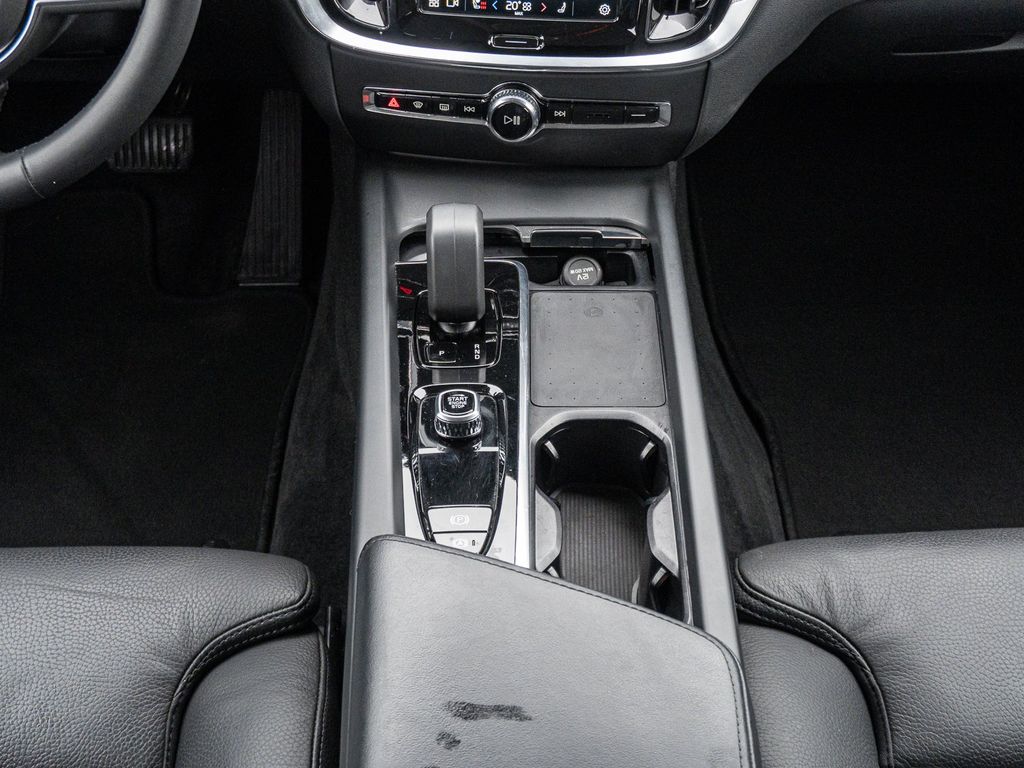 Volvo V60 Cross Country 2023