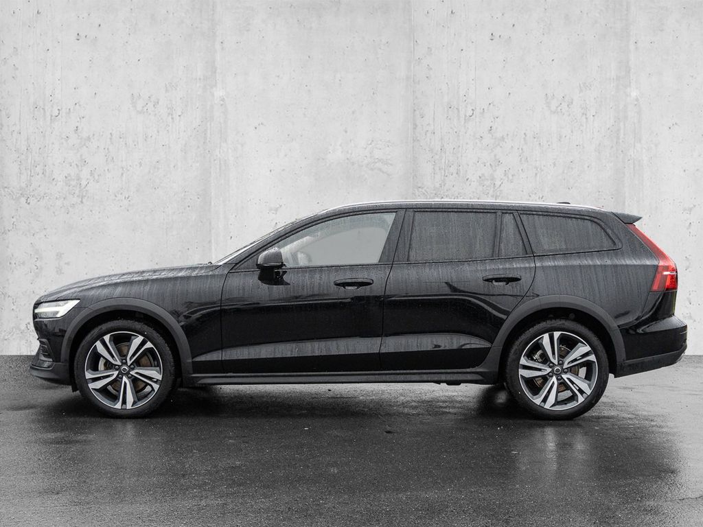 Volvo V60 Cross Country 2023