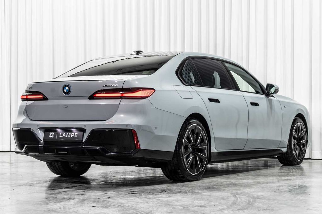 BMW i7 2024