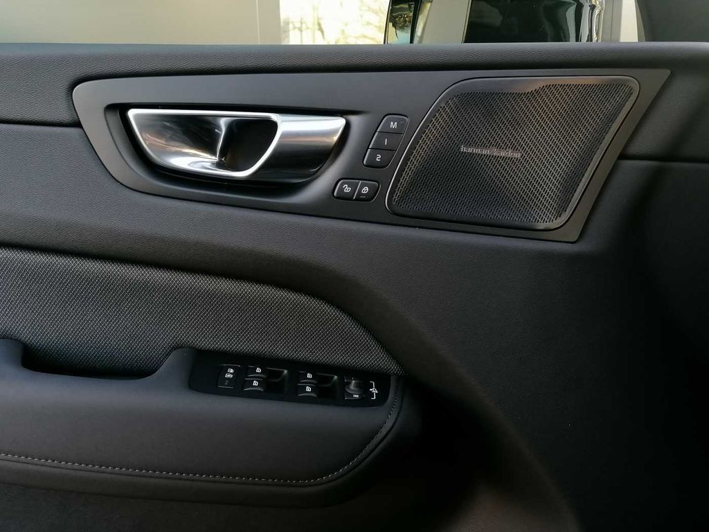 Volvo XC60 2025
