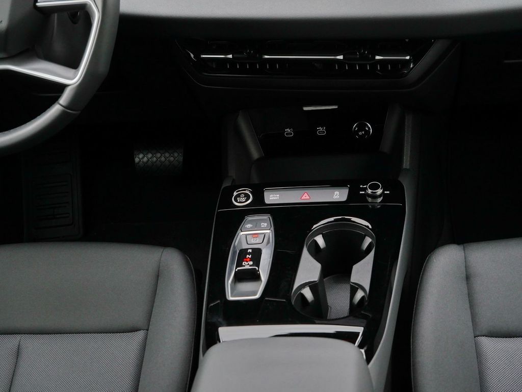 Audi Q6 e-tron 2025