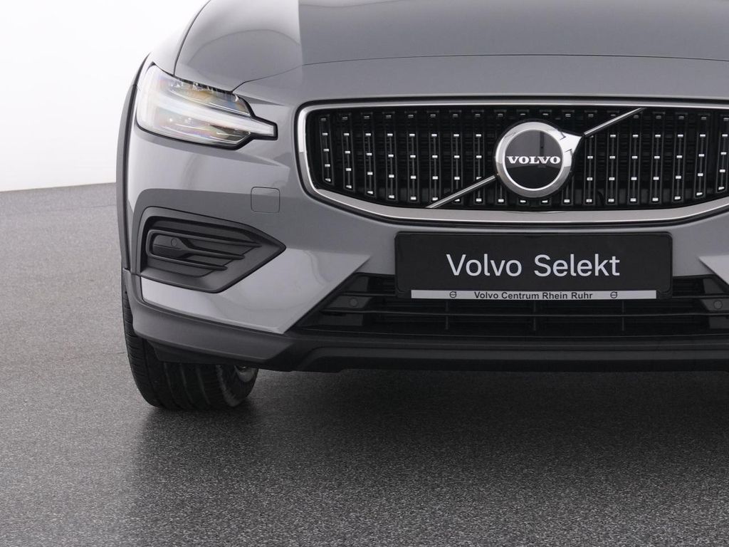 Volvo V60 Cross Country 2023