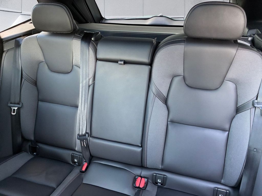 Volvo XC60 2025