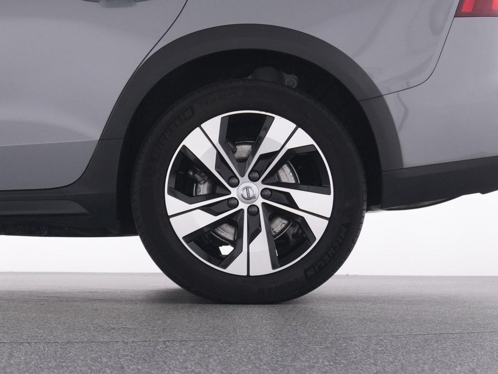 Volvo V60 Cross Country 2023