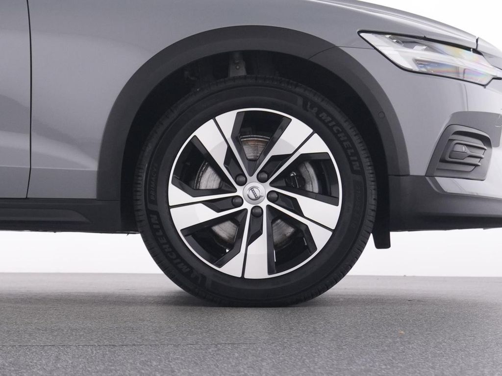 Volvo V60 Cross Country 2023