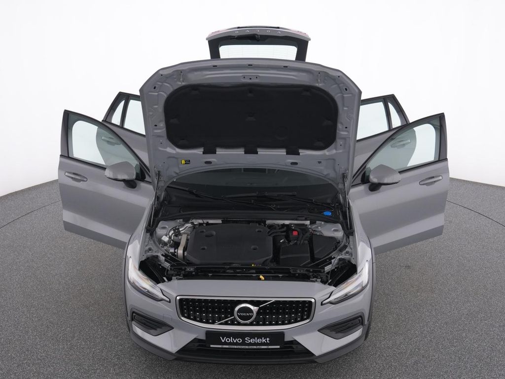 Volvo V60 Cross Country 2023