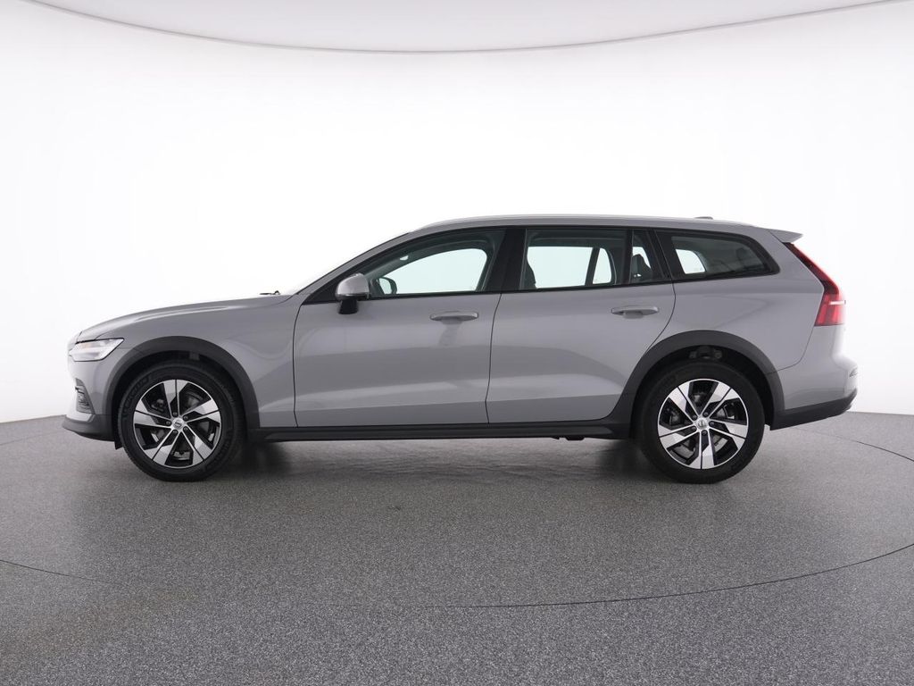 Volvo V60 Cross Country 2023