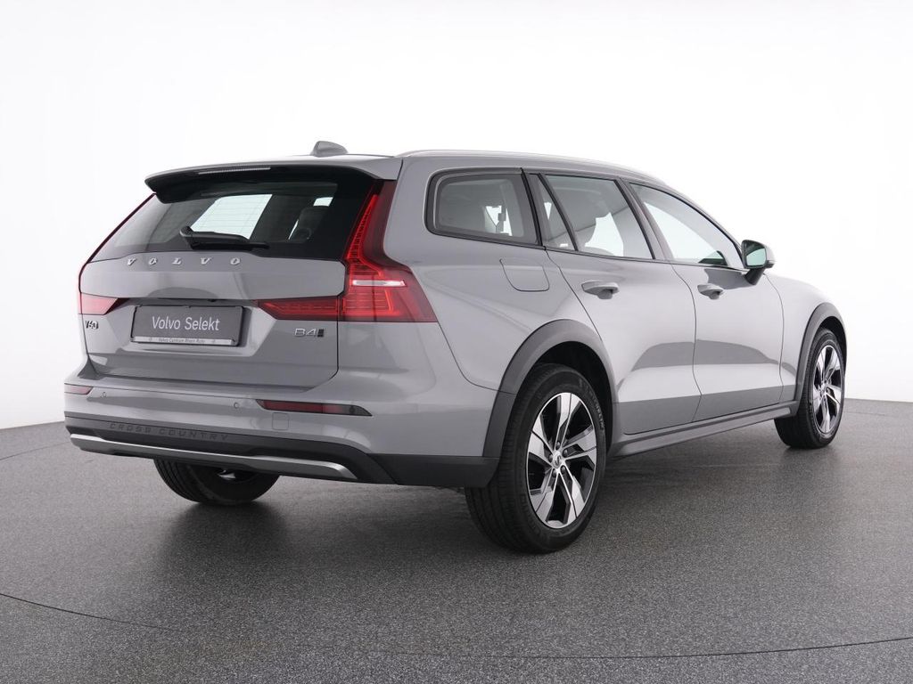Volvo V60 Cross Country 2023