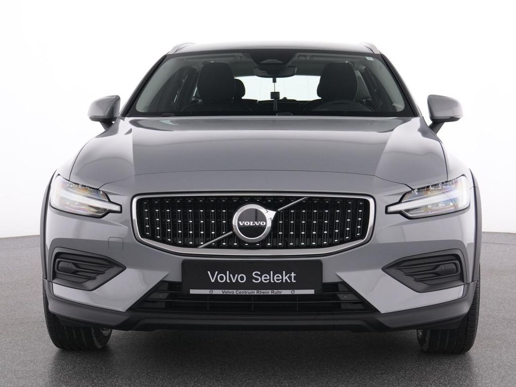 Volvo V60 Cross Country 2023