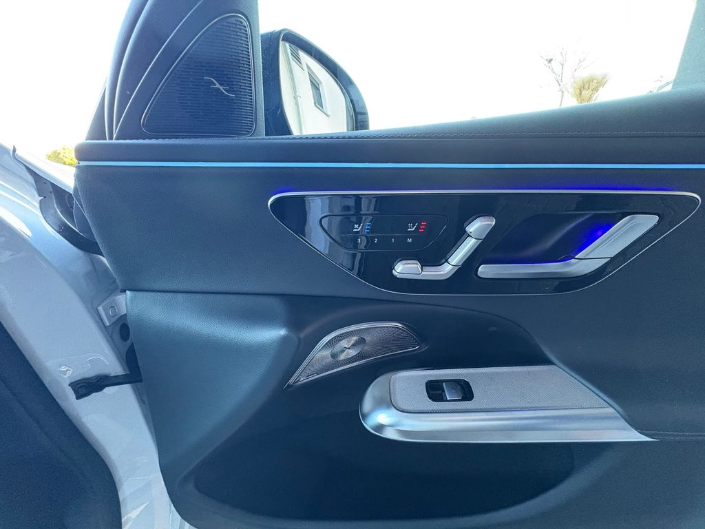 Mercedes-Benz E 300 2025